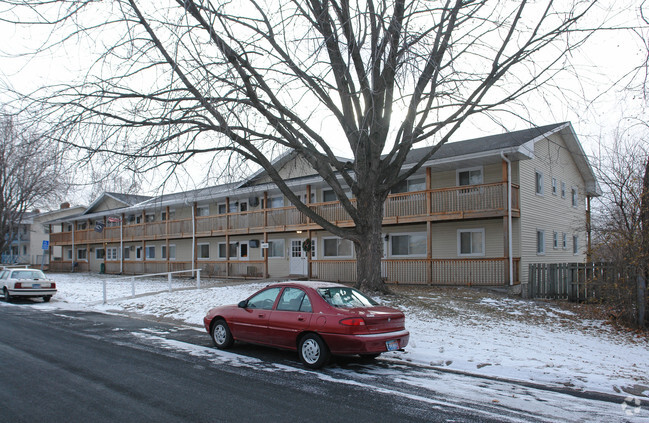 Building Photo - 1400-1410 47th Ave NE