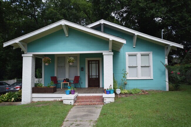 Foto del edificio - Cute Two Bedroom House, Close to LA Tech!