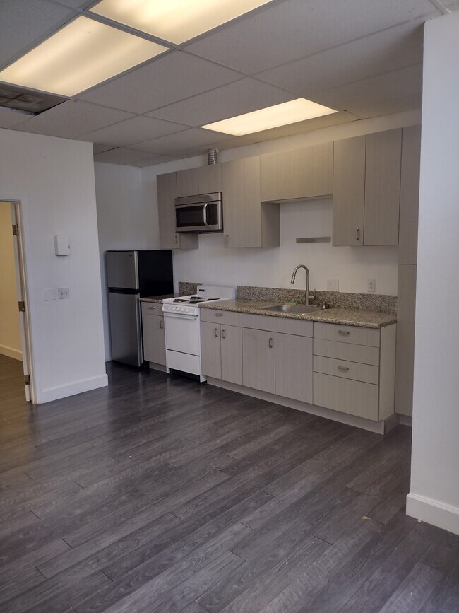 Foto del edificio - 7450 Girard Ave