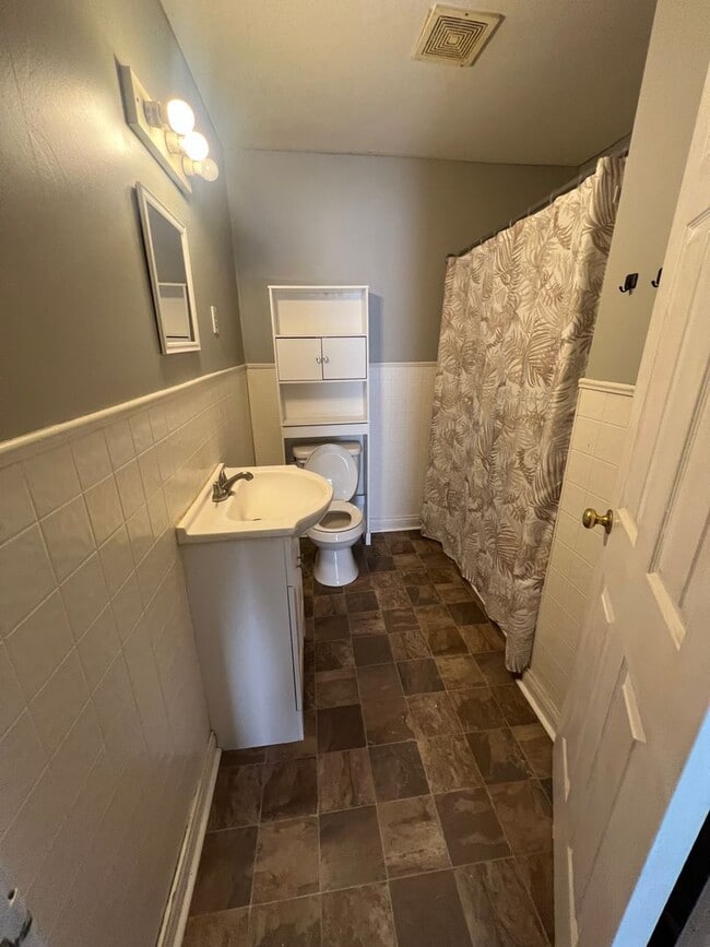 Foto del edificio - 327 Cornelius Ave