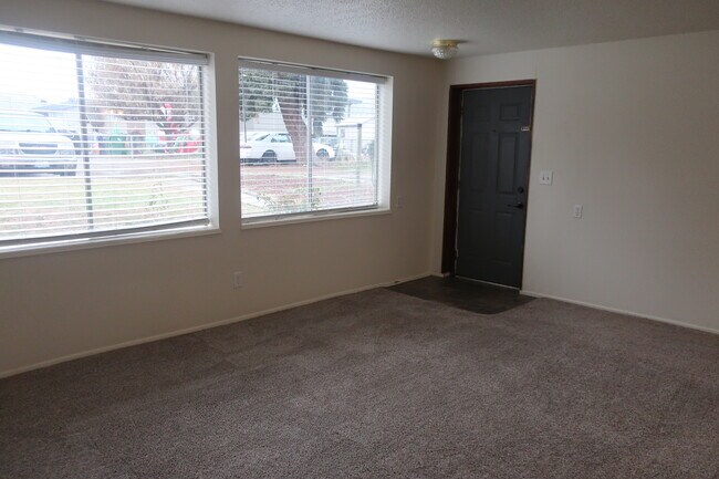 Foto del edificio - 1340 Clements Cir