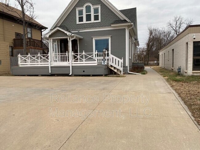 Foto del edificio - 2915 E Douglas Ave