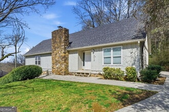 Building Photo - 212 Chandler St