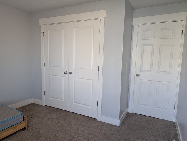 Building Photo - 4885 W Pavant Ave