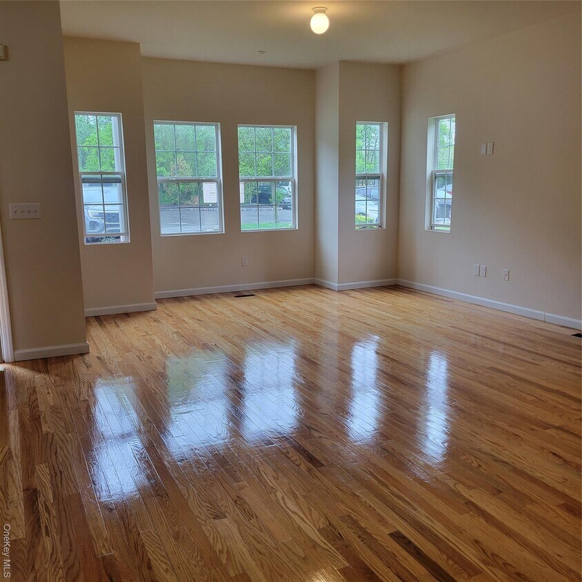 Foto del edificio - 3025 Sunrise Hwy