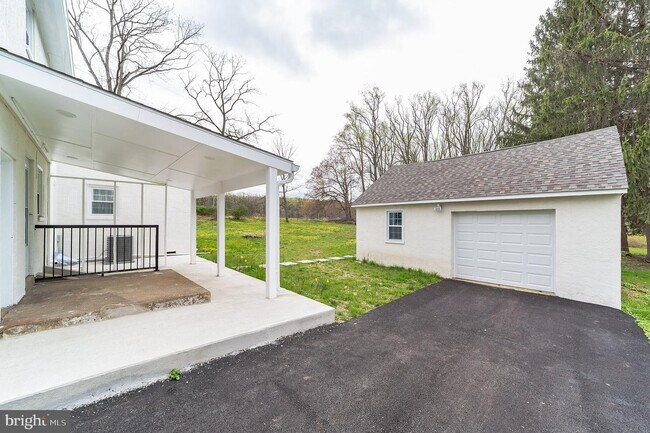 Building Photo - 998 N Valley Forge Rd