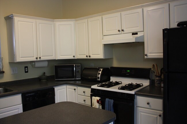 Cocina con isla - 9207 Owings Choice Ct