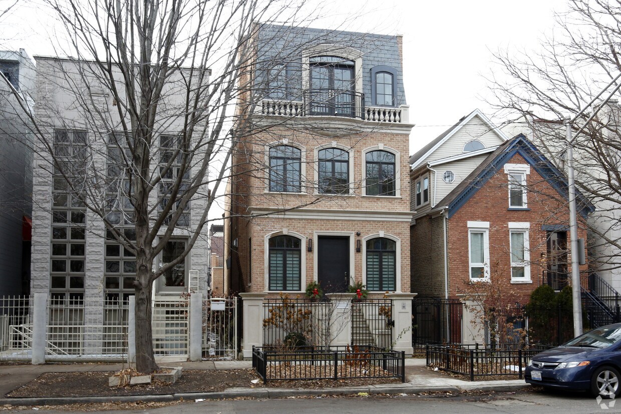 Primary Photo - 1320 N Leavitt St