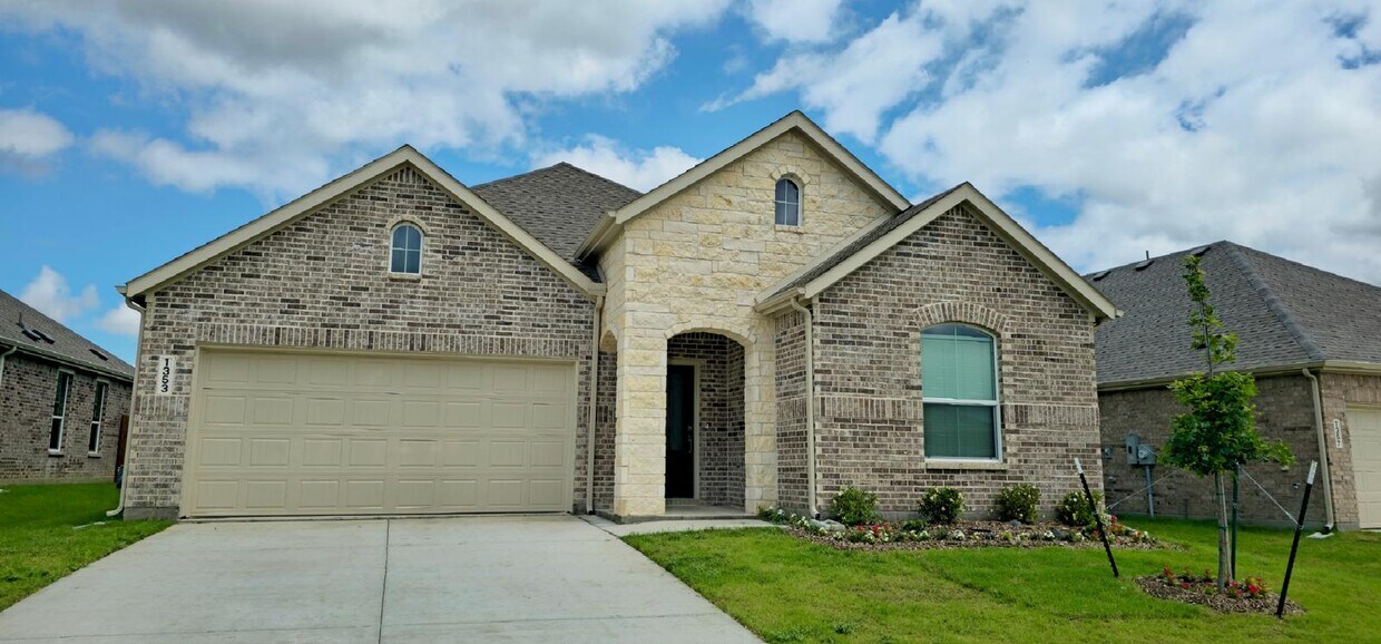 Front - 1353 Rockwell Dr