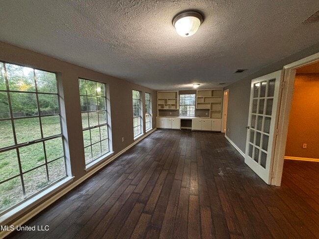 Building Photo - 5318 Venetian Way