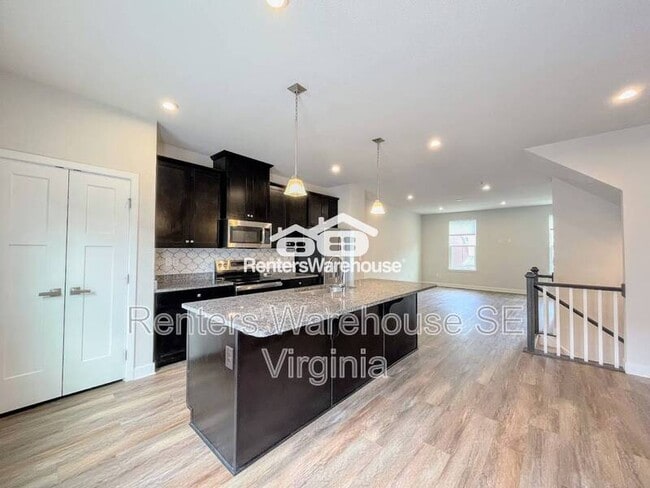 Building Photo - 1724 Defiance Dr