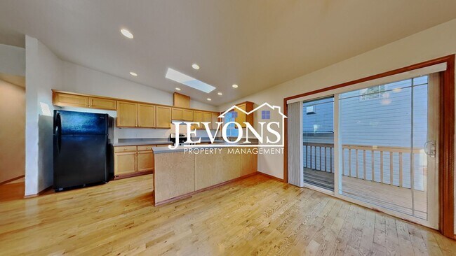 Foto del edificio - $500 Rent Credit - Spacious 5-bedroom home...