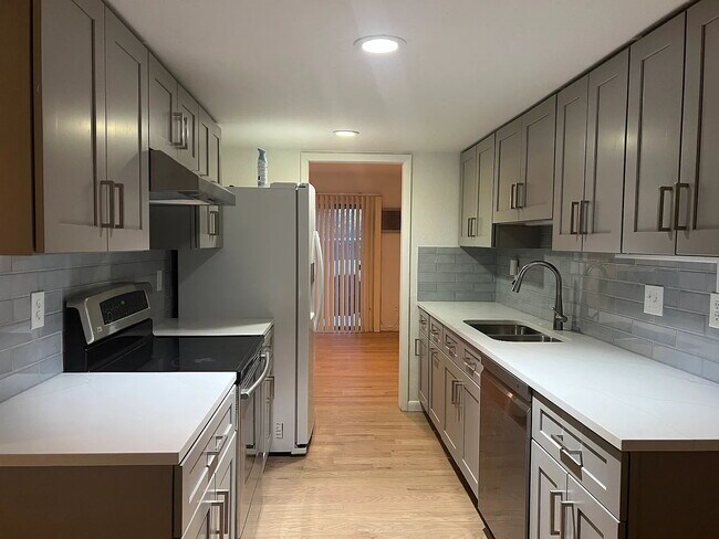 Building Photo - 3160 Eastwood Ct