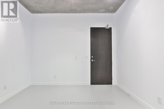 Building Photo - 23 Brant St