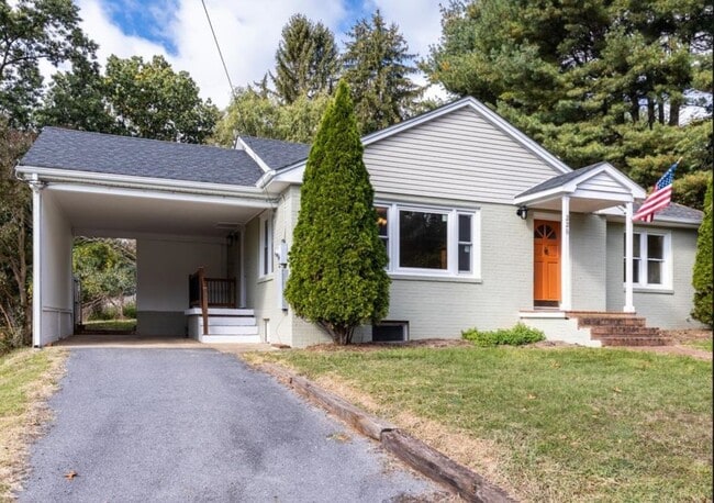 Building Photo - 226 Fraser Ln