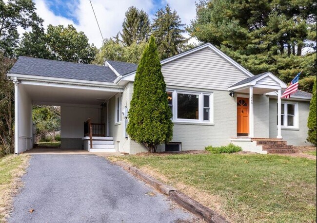 Foto del edificio - 226 Fraser Ln