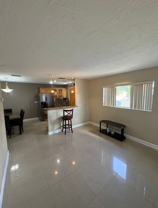 Foto del edificio - 3480 NW 208th St