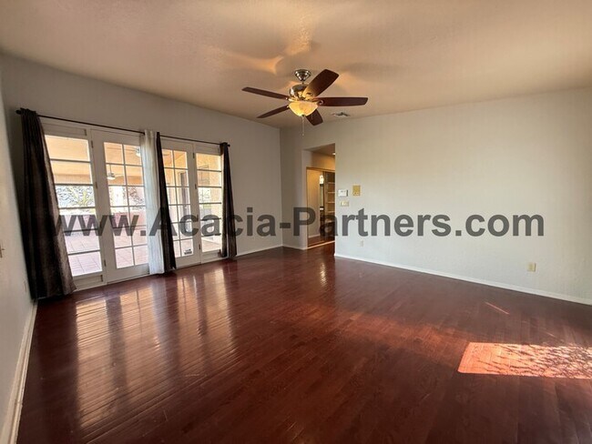 Foto del edificio - Three Bedroom/Two Bath Home