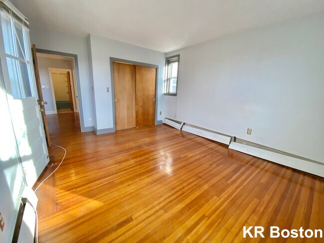 Building Photo - 327 Tappan St