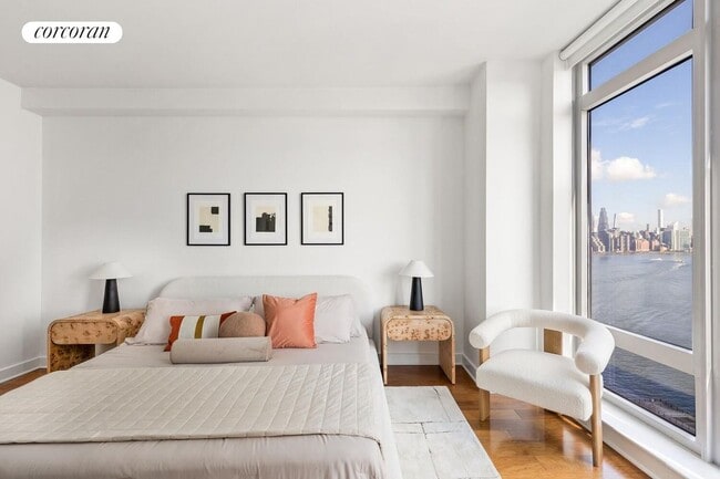 Building Photo - 2 Northside Piers