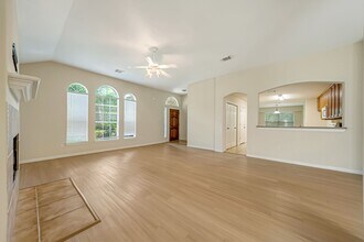Building Photo - 12810 Lakeshore Dr