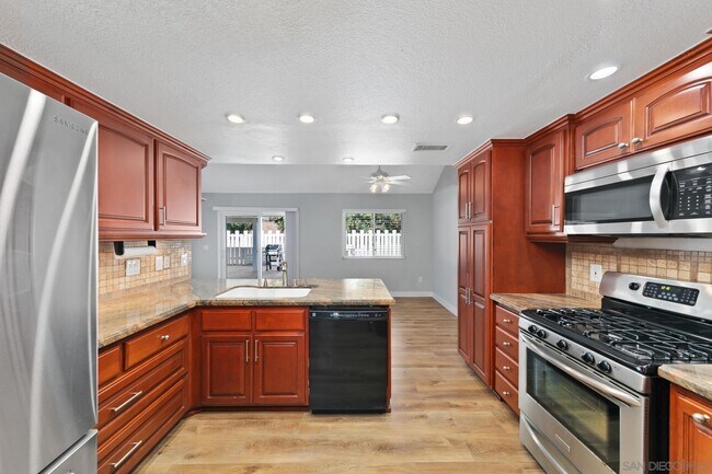 Foto del edificio - 6404 Glidden St
