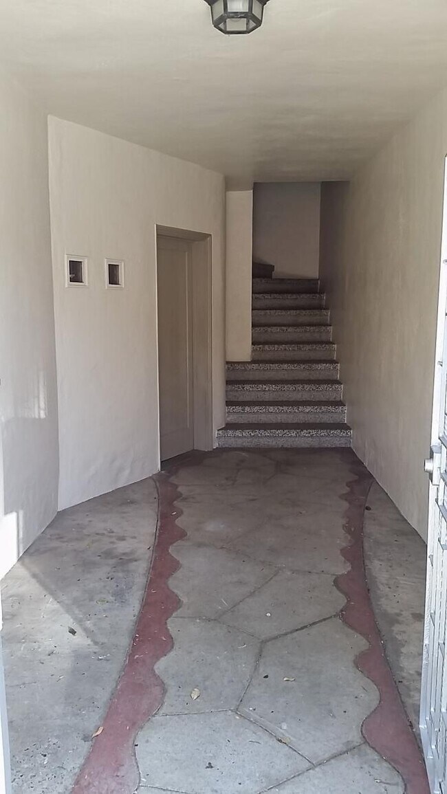 Building Photo - 2 bedroom in San Francisco CA 94122