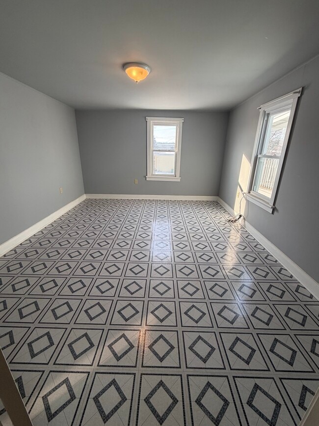 Building Photo - 745 Fairground Ave