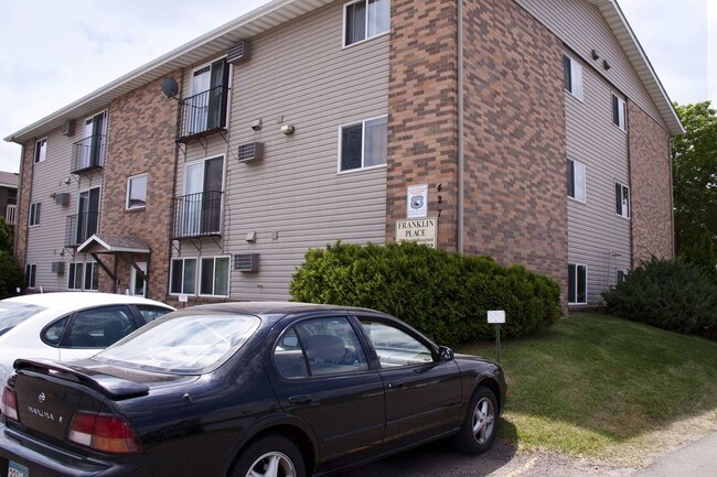 Building Photo - 427 33rd Ave N 303