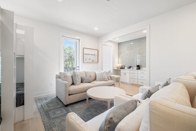 Building Photo - 31 Sarah St