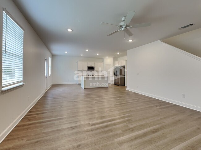 Foto del edificio - 496 Pointe Dr