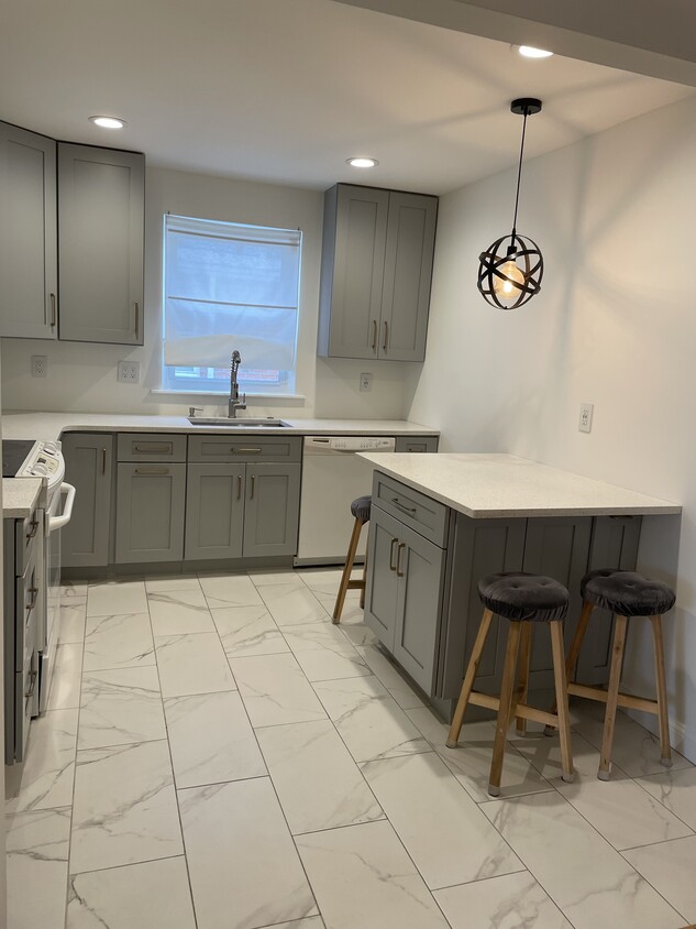 Main Floor Kitchen - 1930 President St