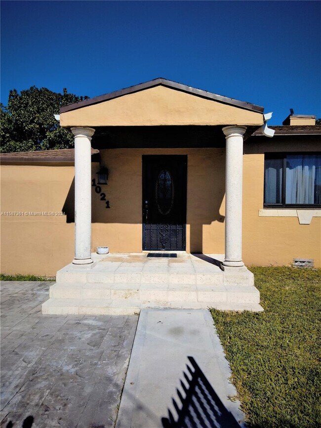 Building Photo - 1021 NW 41st St