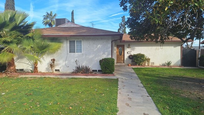 Foto del edificio - Charming 4 Bedroom 2 Bathroom home with Bonus Room Near Planz Park!