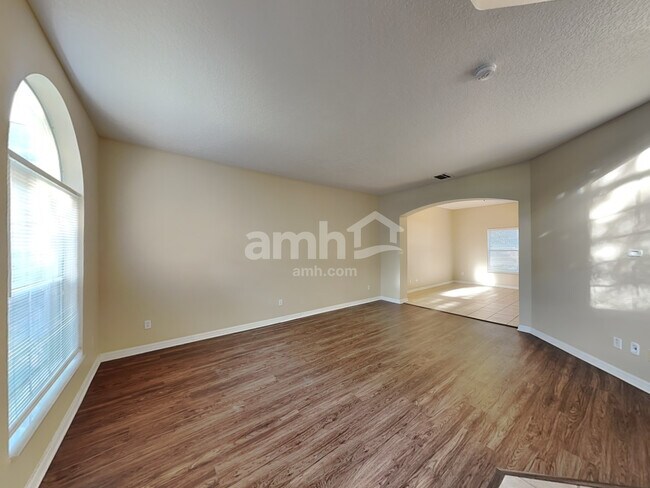 Building Photo - 2065 Home Again Rd