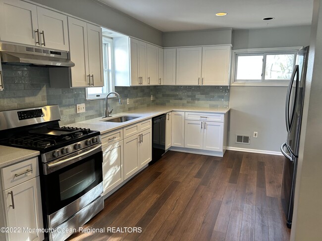 Building Photo - 209 Linden Ave
