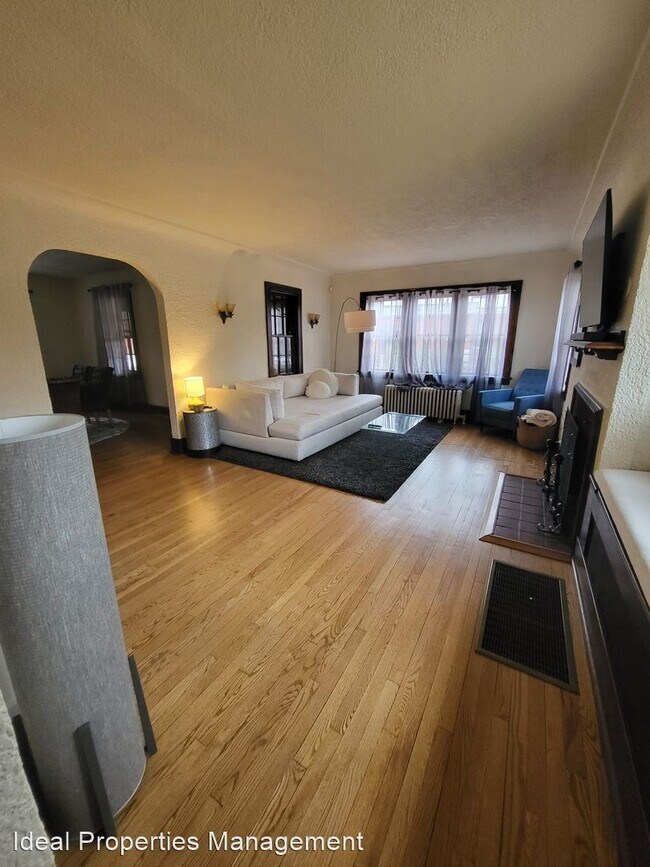 Building Photo - 3 br, 1.5 bath House - 1623 W Outer Park D...