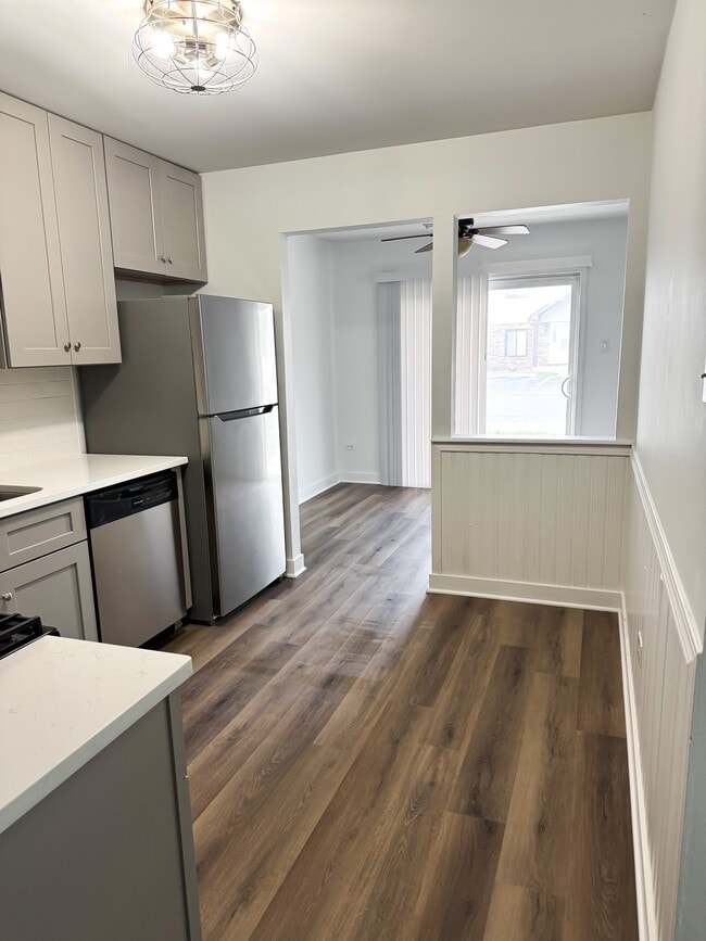 Building Photo - 16212 Apple Ln