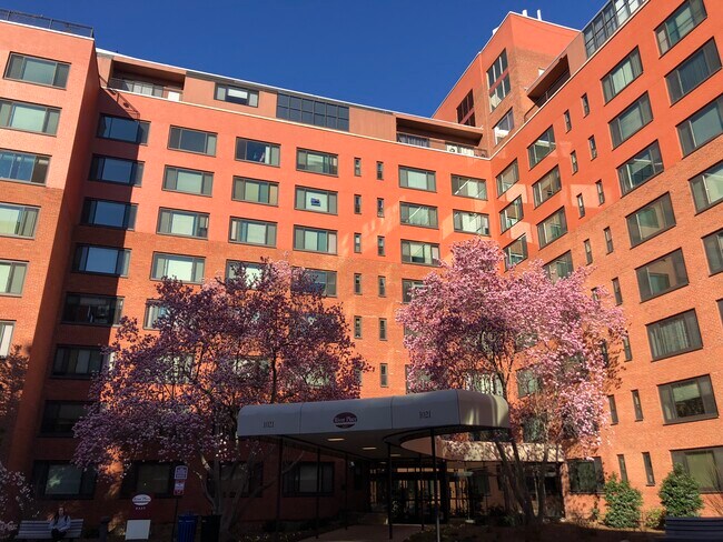 Foto del edificio - 1021 Arlington Blvd