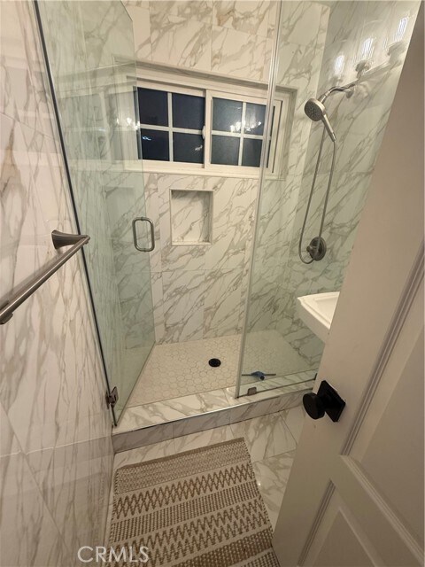 Foto del edificio - 17201 Santa Isabel St