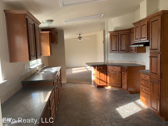 Building Photo - 3 br, 2 bath House - 894 Spring Valley Pkwy