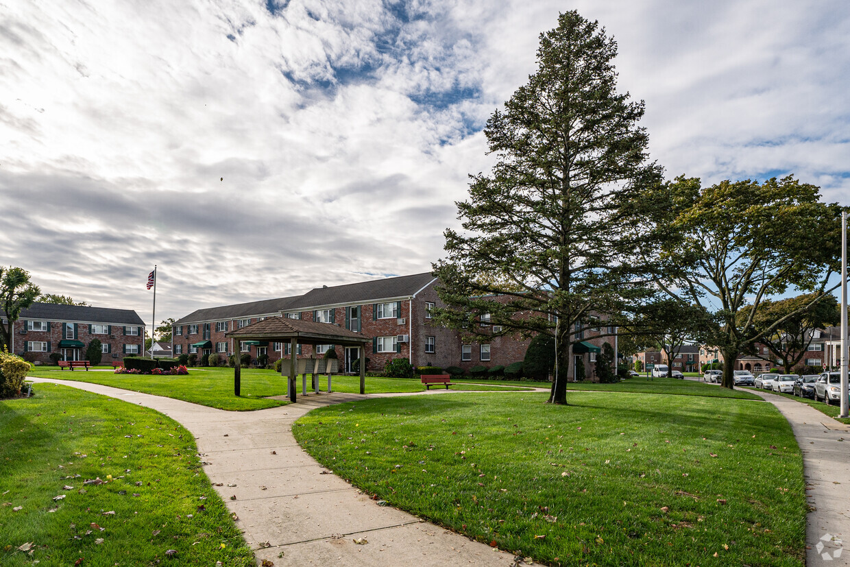 Primary Photo - Valley Park Estates