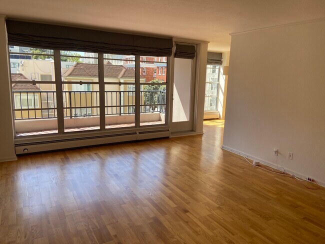 Living room - 2040 Franklin St