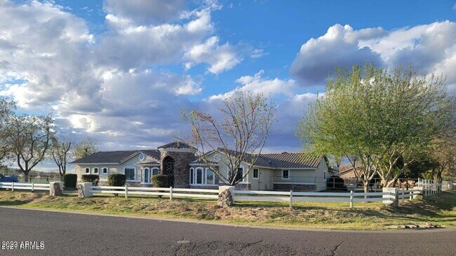 Foto del edificio - 5502 N 105th Ln