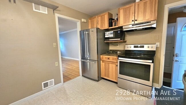 Building Photo - 2928 Zarthan Ave S