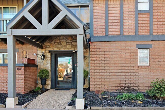 Foto del edificio - 4517 S Peoria Ave
