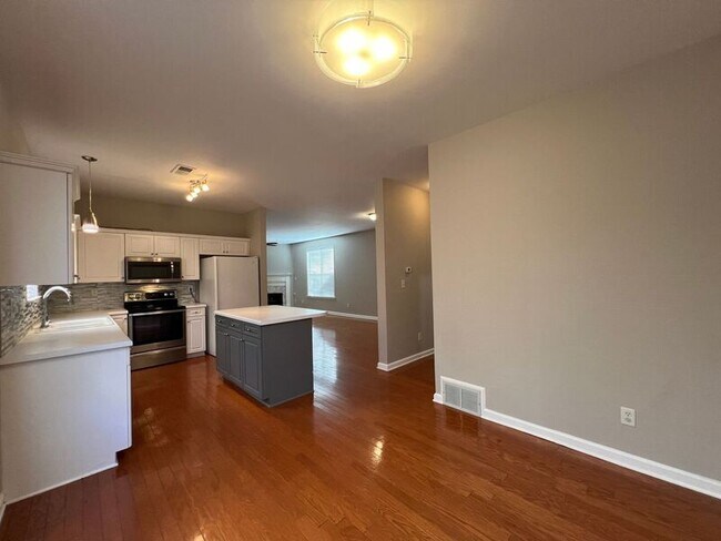 Building Photo - 1221 Misty Isle Dr