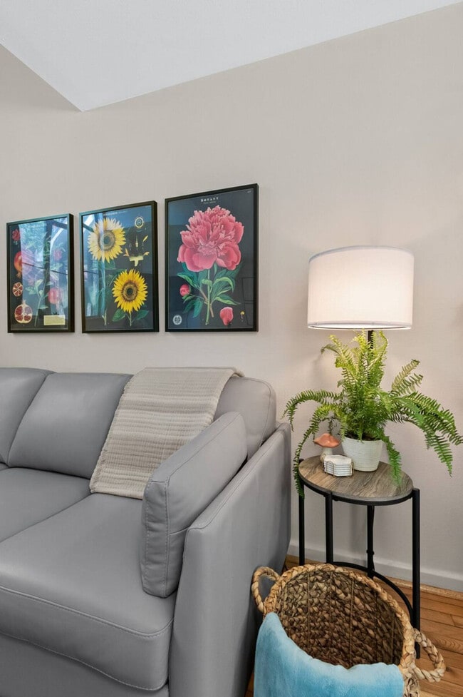 Foto del edificio - 243 S Gregg Ave