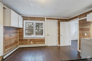 Building Photo - 262 W 4th St S