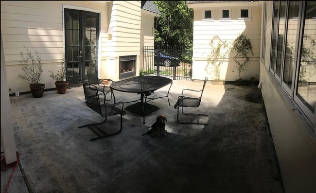 Building Photo - 2528 Myrtle Ave